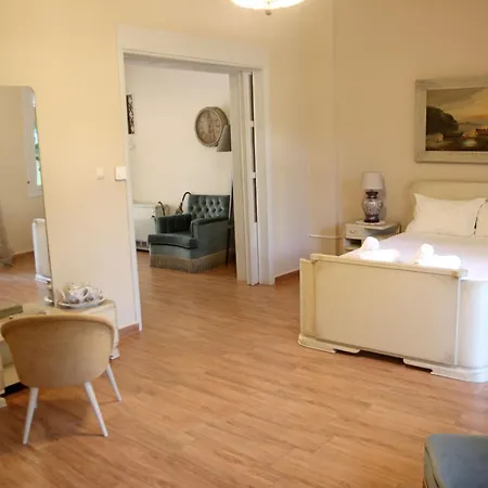 Elpida Downtown Garden - Historic Home, Chania Center *