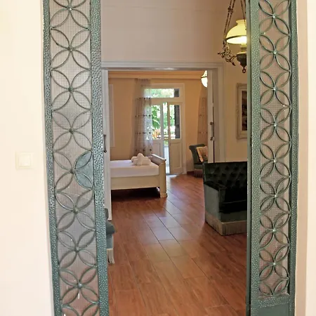 Elpida Downtown Garden - Historic Home, Chania Center Villa *